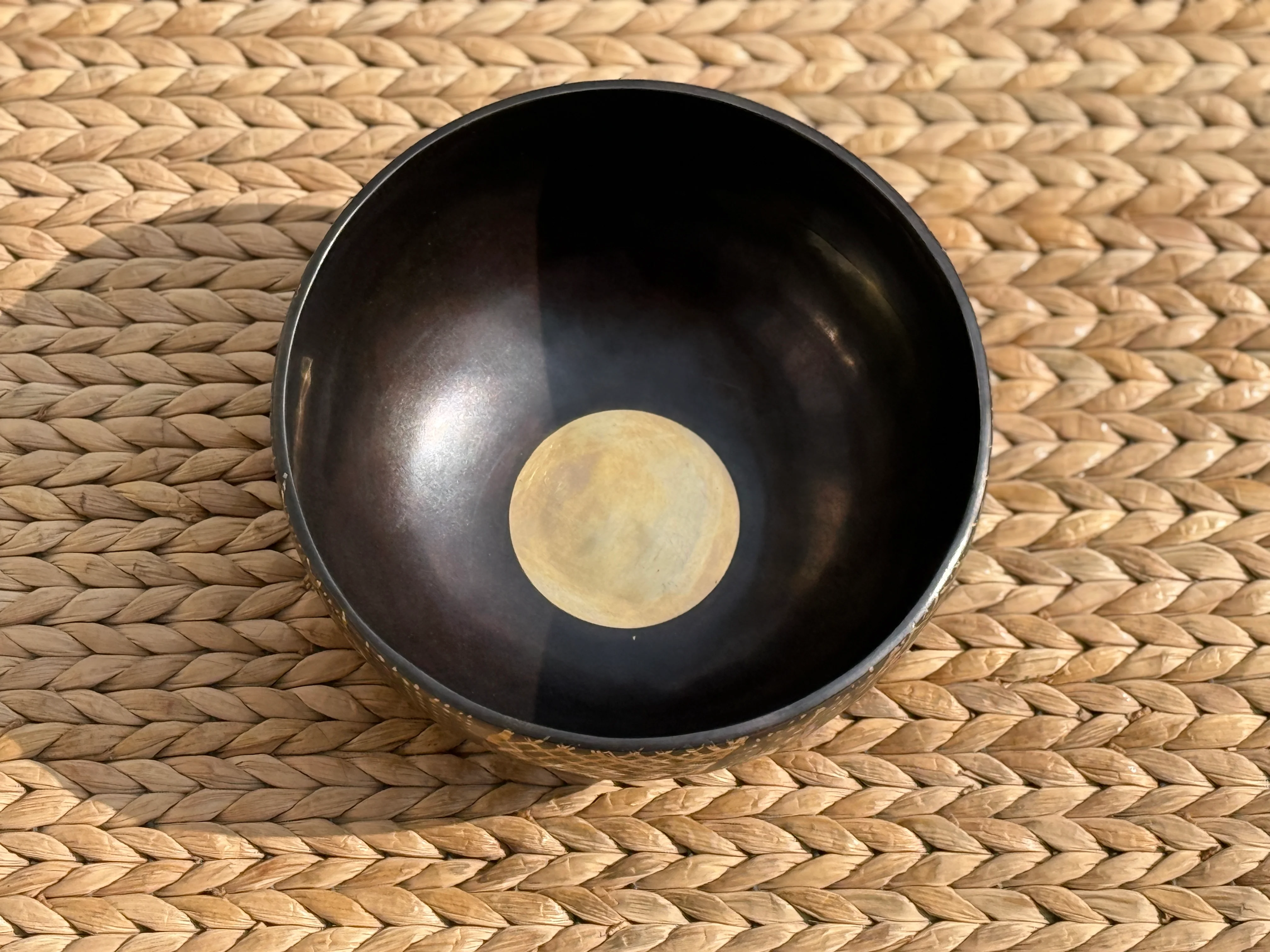 The Aether Bowl: 8 Inch Bell-Bronze Singing Bowl - Image 3