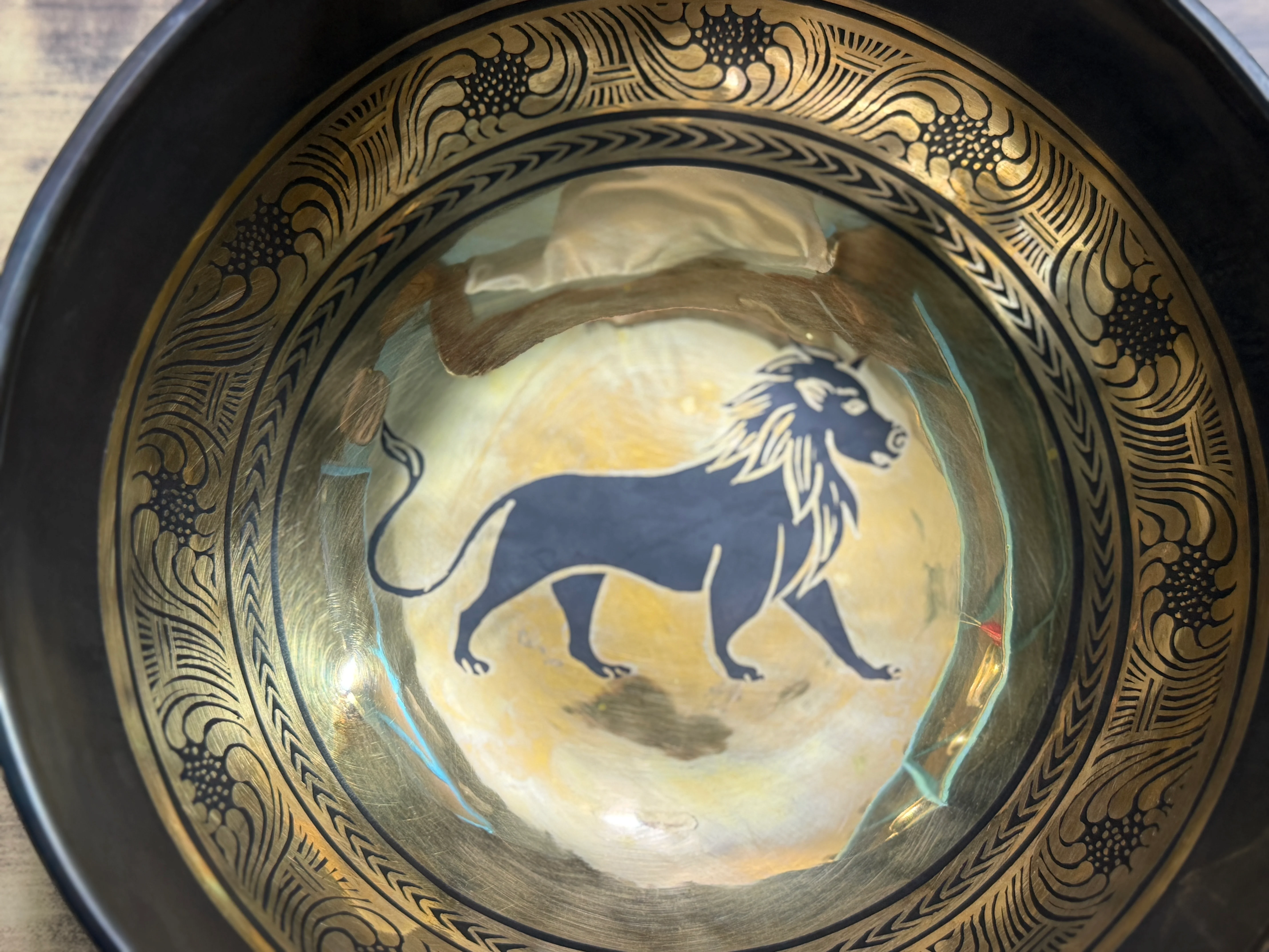 The Leo Singing Bowl - 9 inch Large | Handmade In Nepal - Image 10