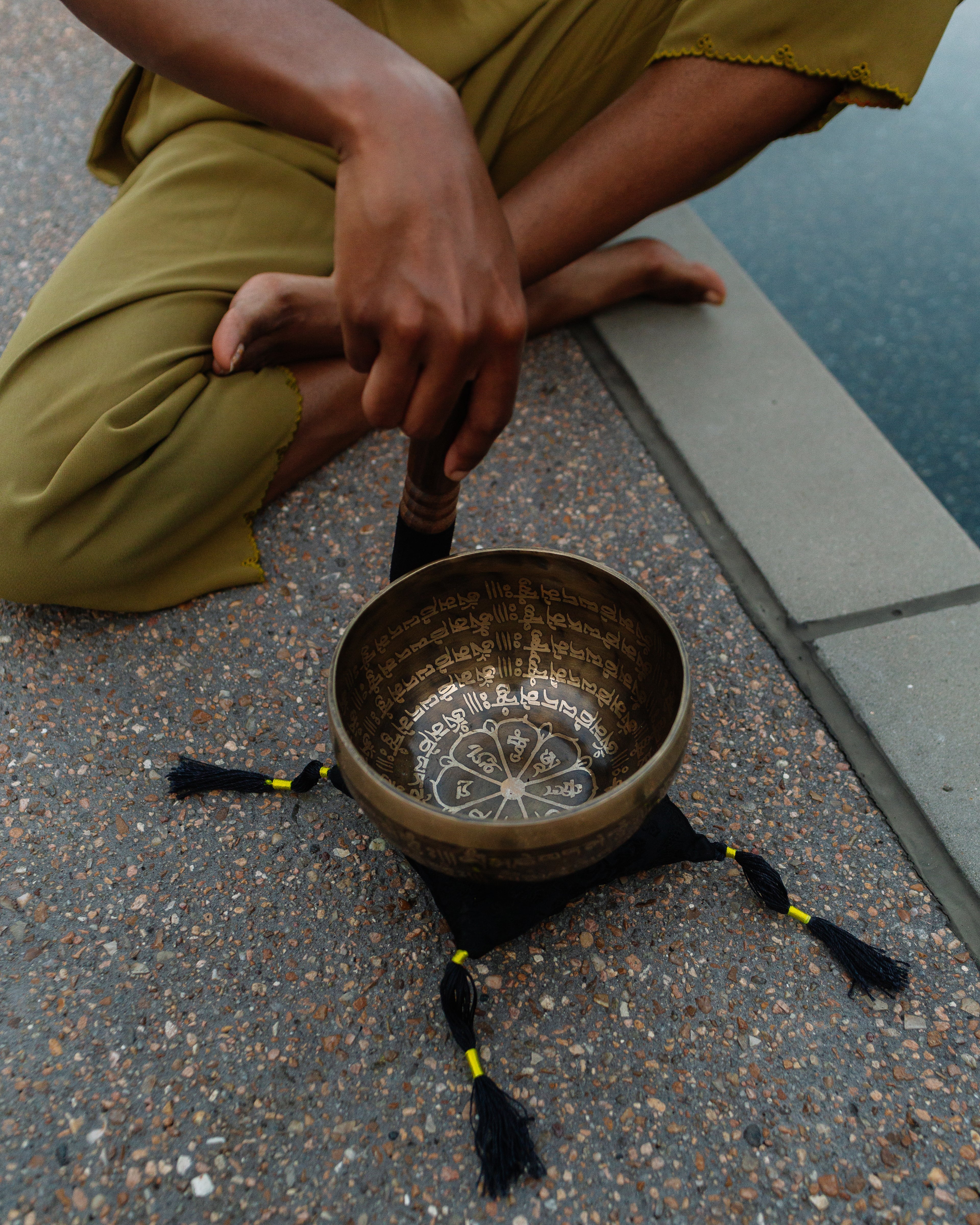 The Foundations Of Sound Starter Set: 2 Bronze Singing Bowls And How To Play Course - Image 3
