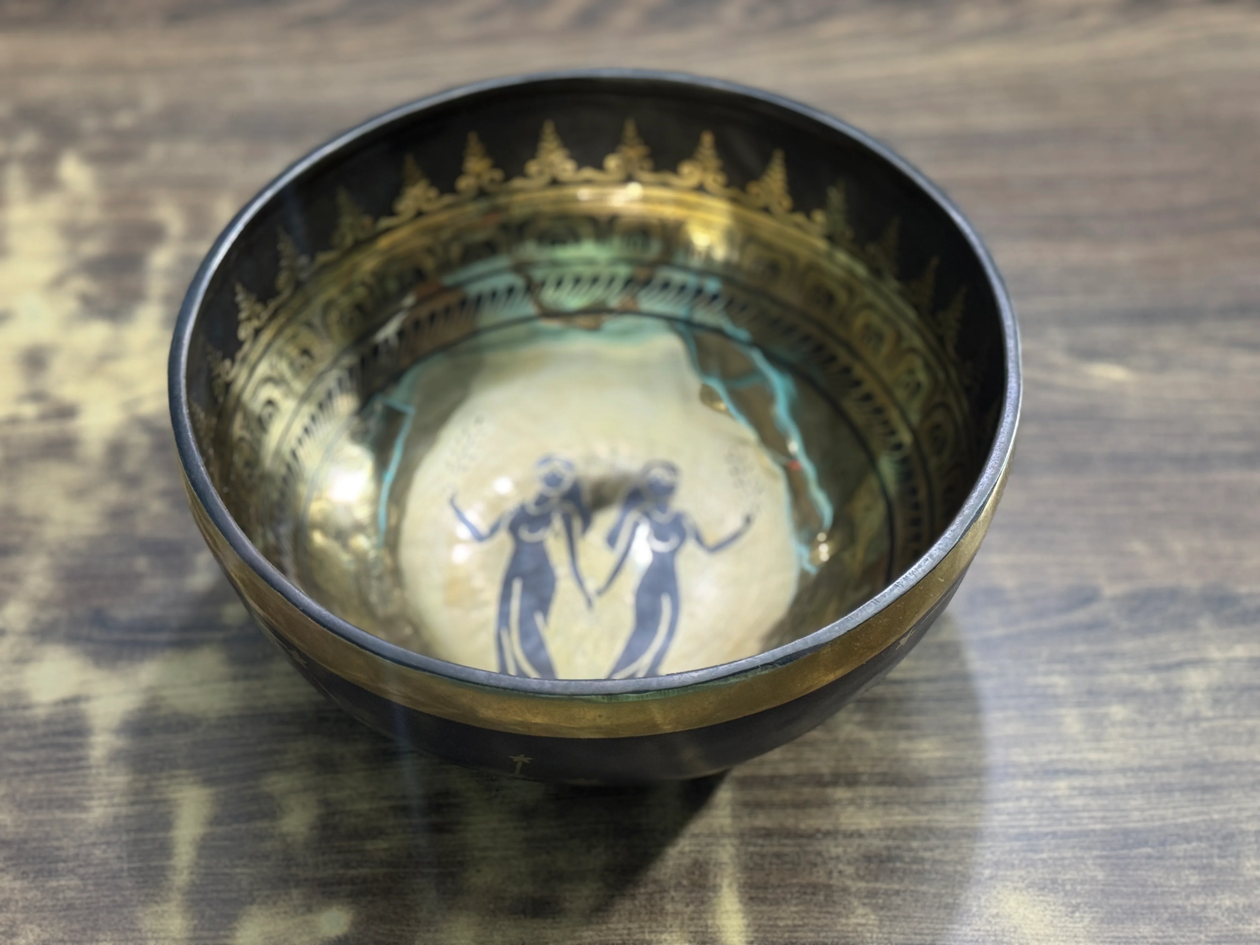 The Gemni Singing Bowl - 9 inch Large | Handmade In Nepal - Image 11
