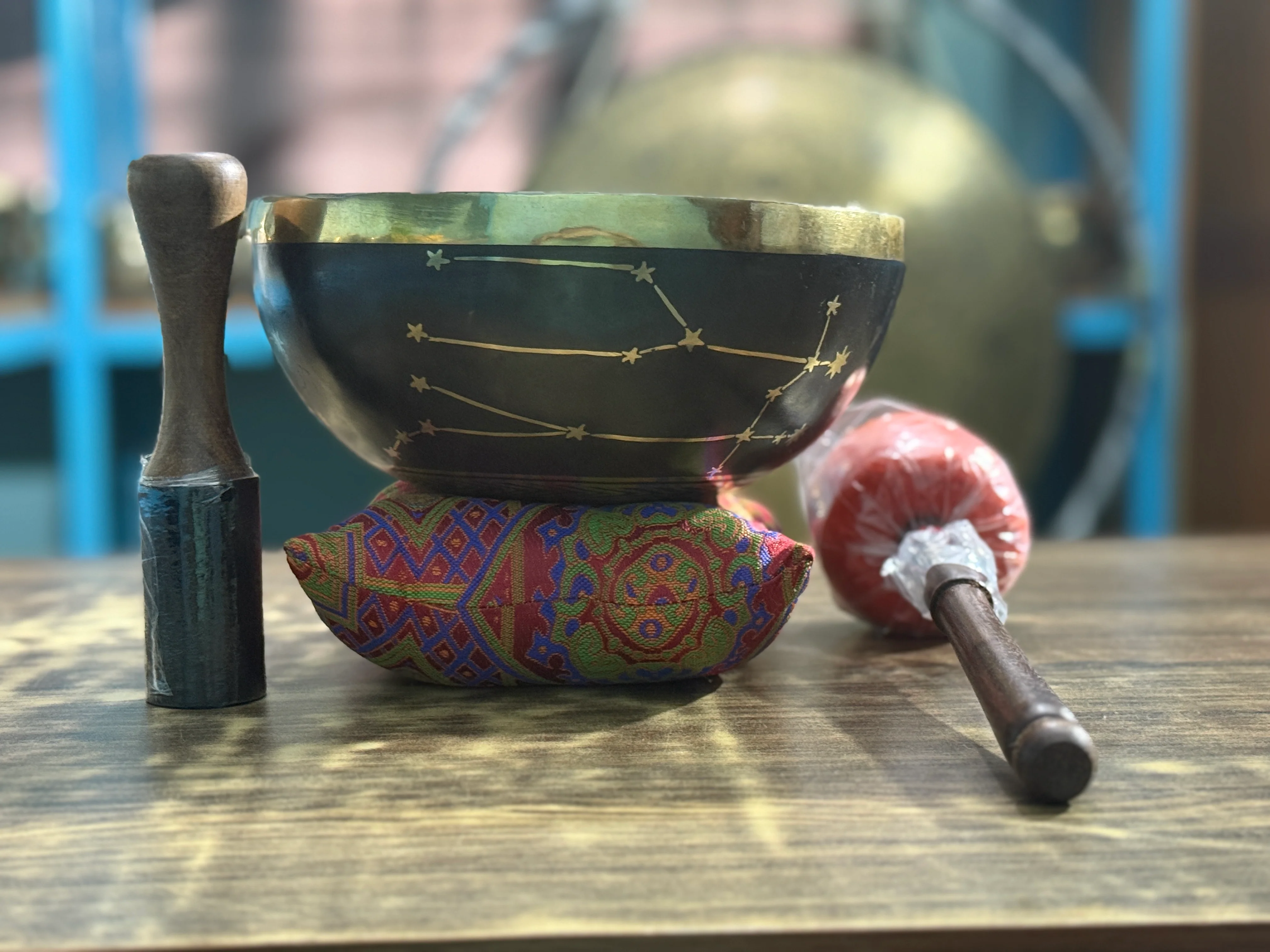 The Gemni Singing Bowl - 9 inch Large | Handmade In Nepal - Image 12