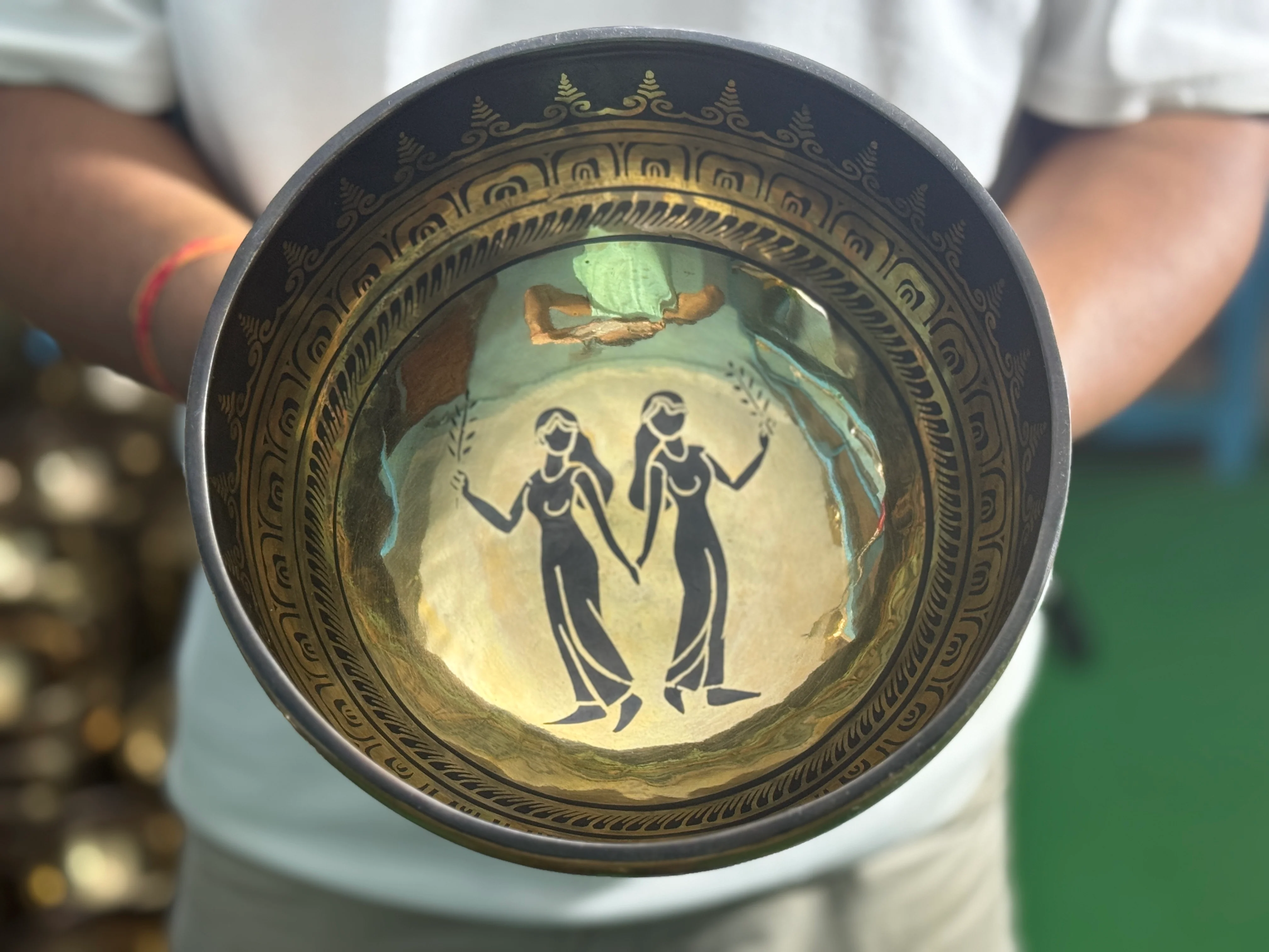 The Gemni Singing Bowl - 9 inch Large | Handmade In Nepal - Image 15