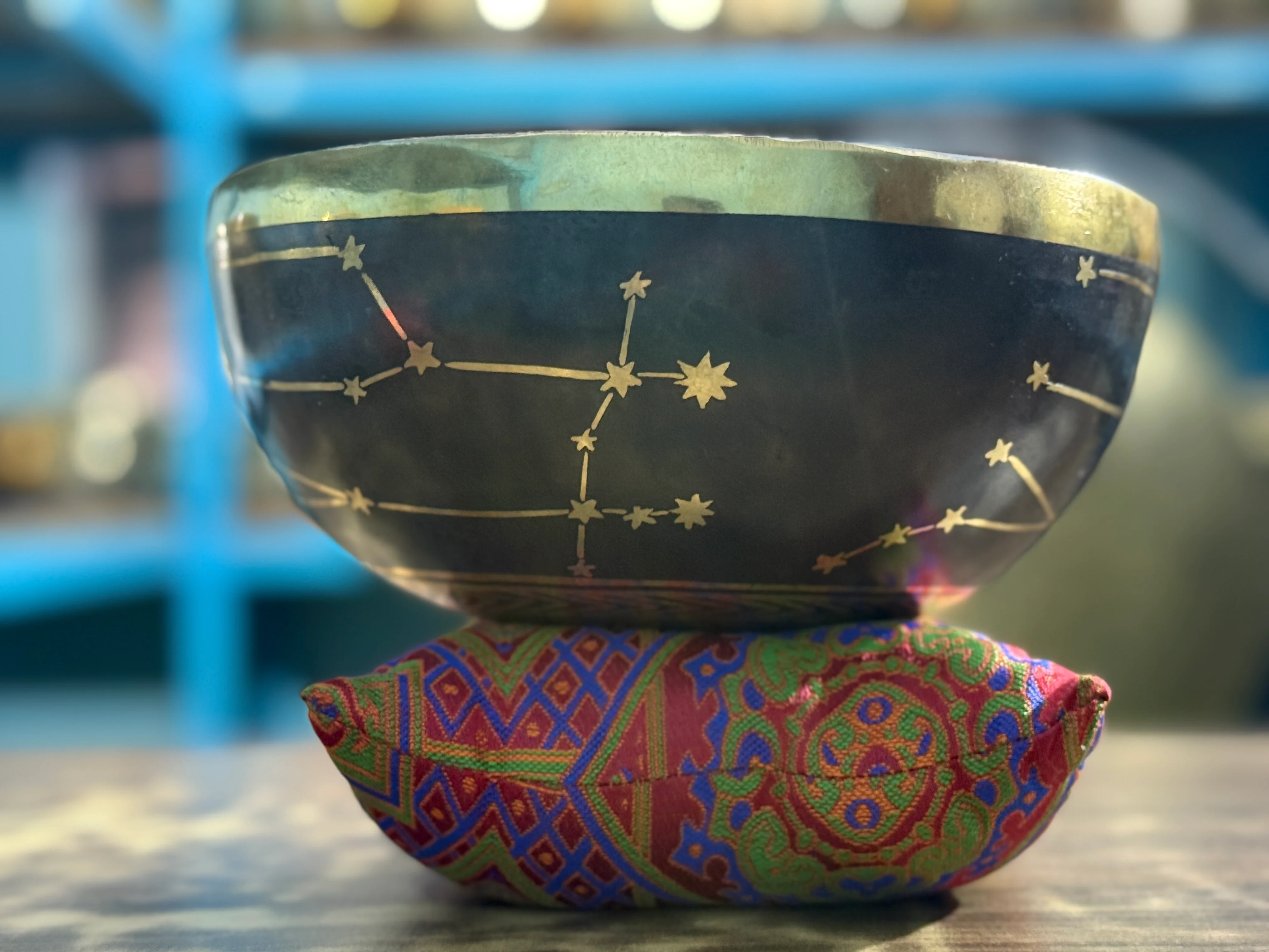 The Gemni Singing Bowl - 9 inch Large | Handmade In Nepal - Image 23