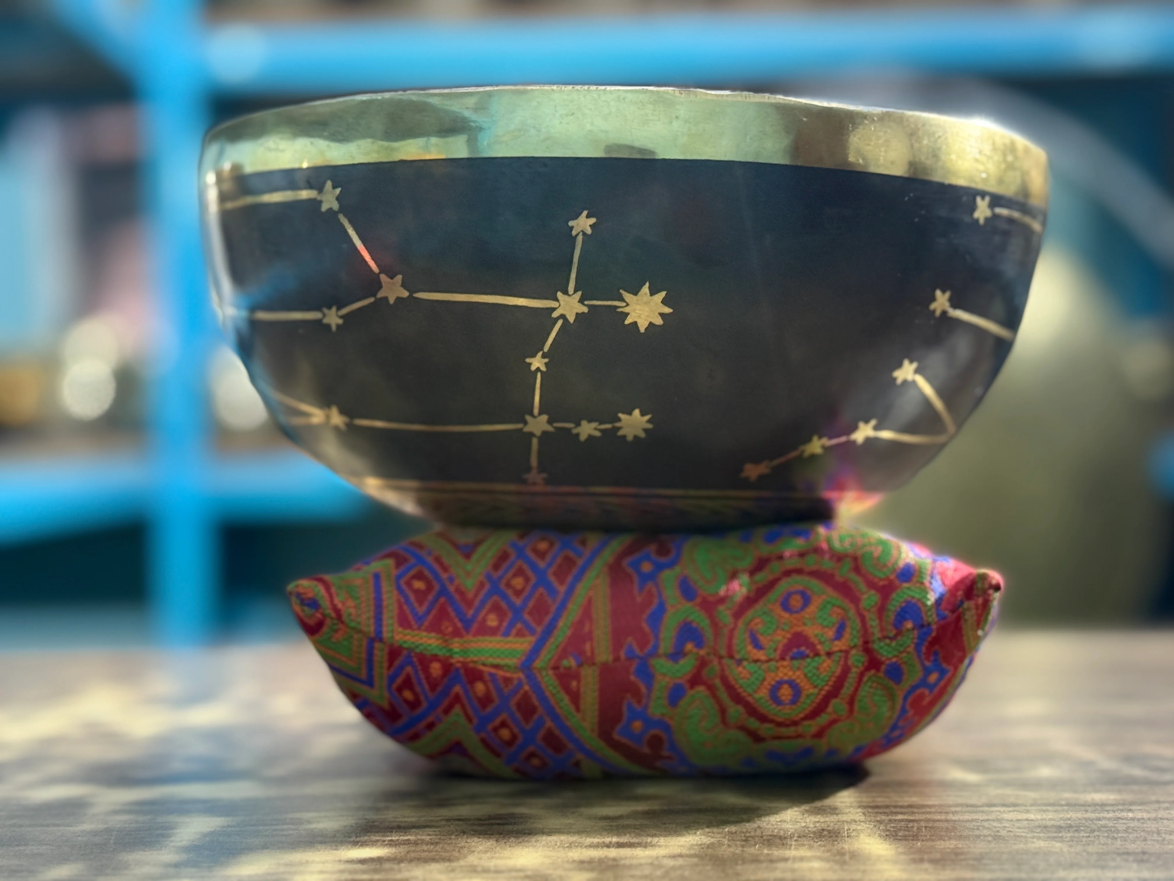 The Gemni Singing Bowl - 9 inch Large | Handmade In Nepal - Image 24