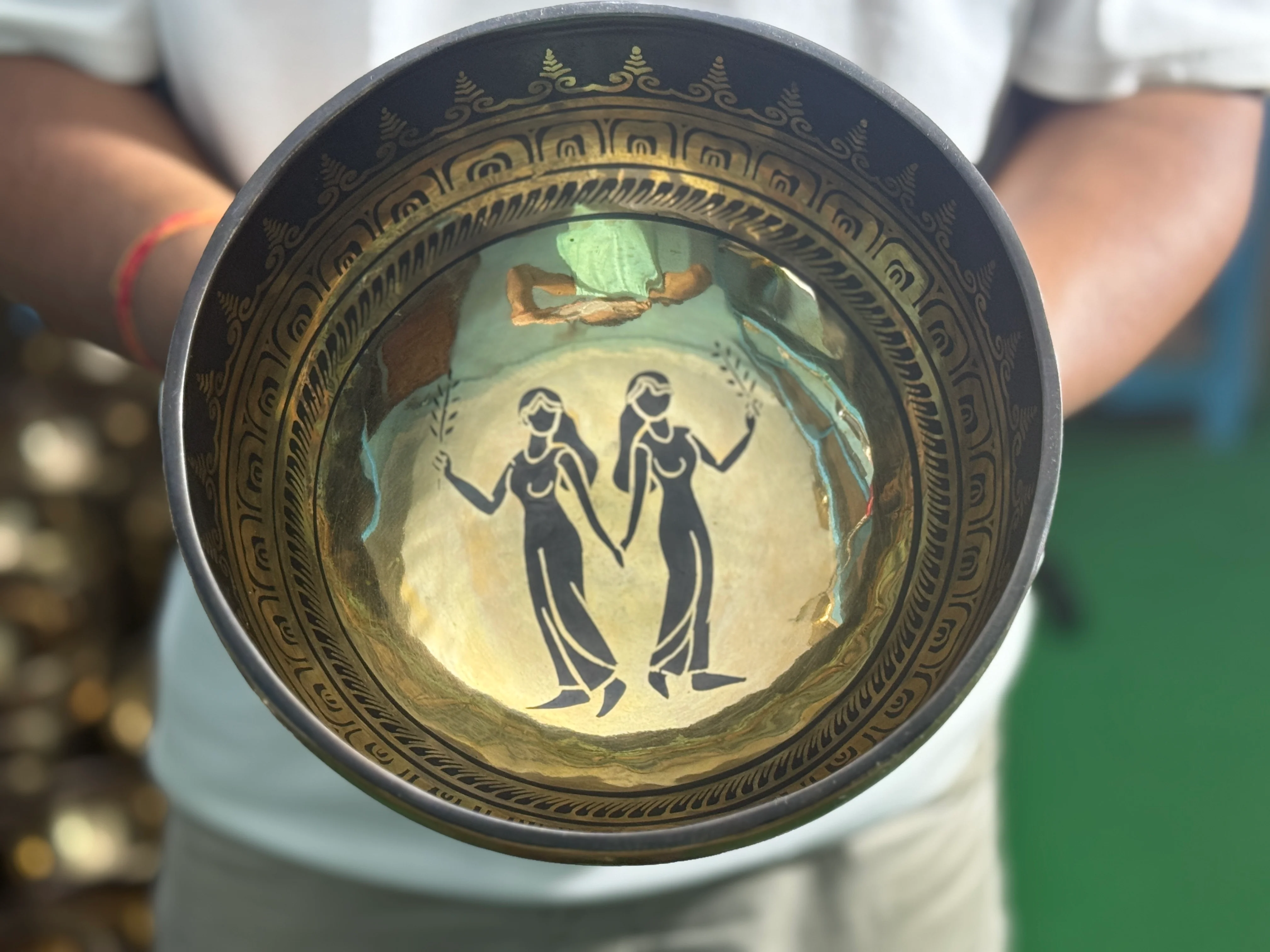 The Gemni Singing Bowl - 9 inch Large | Handmade In Nepal - Image 31