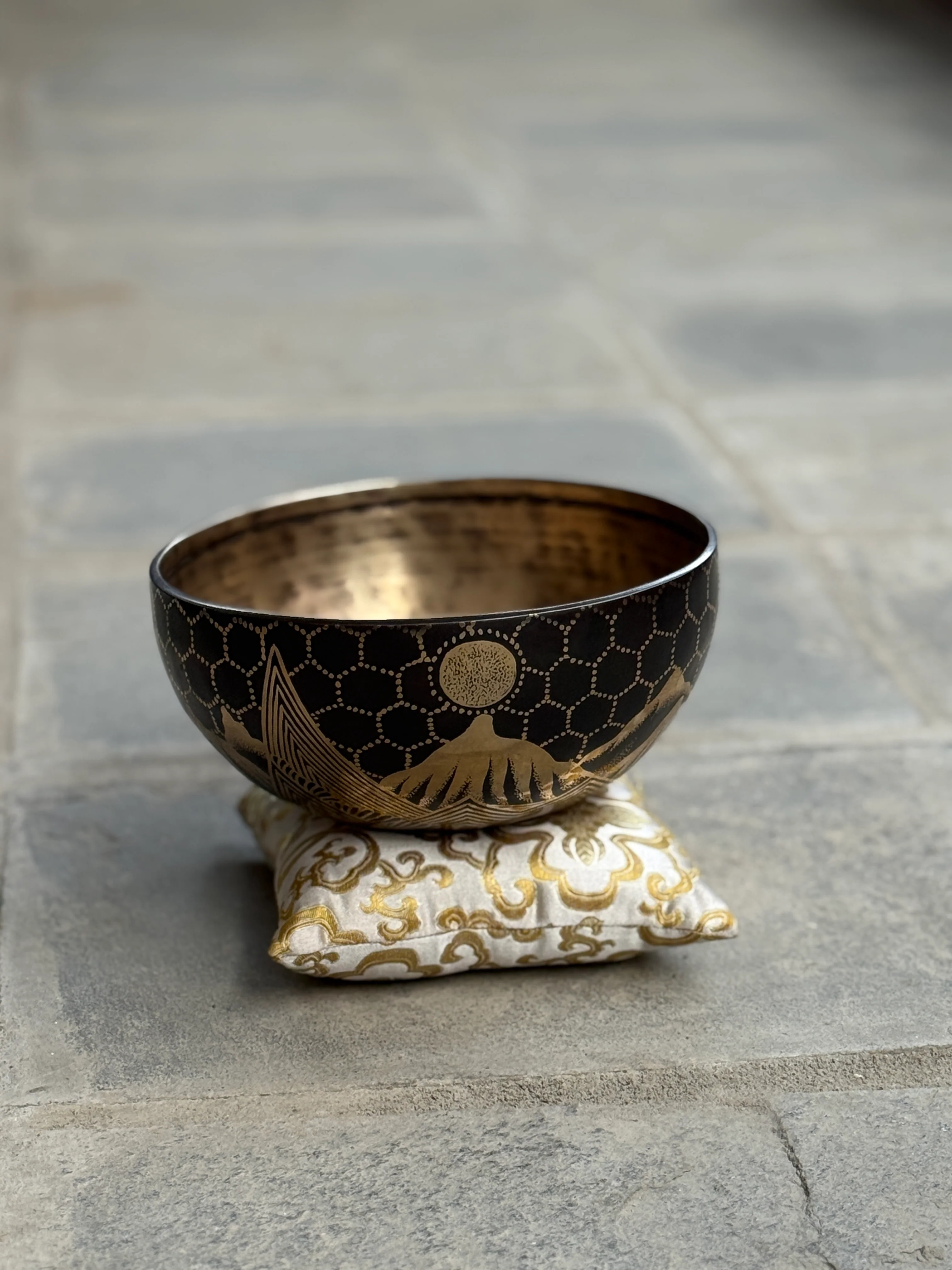 The Summit Bowl: 9 Inch Diameter Masterpiece Bowl - Image 10