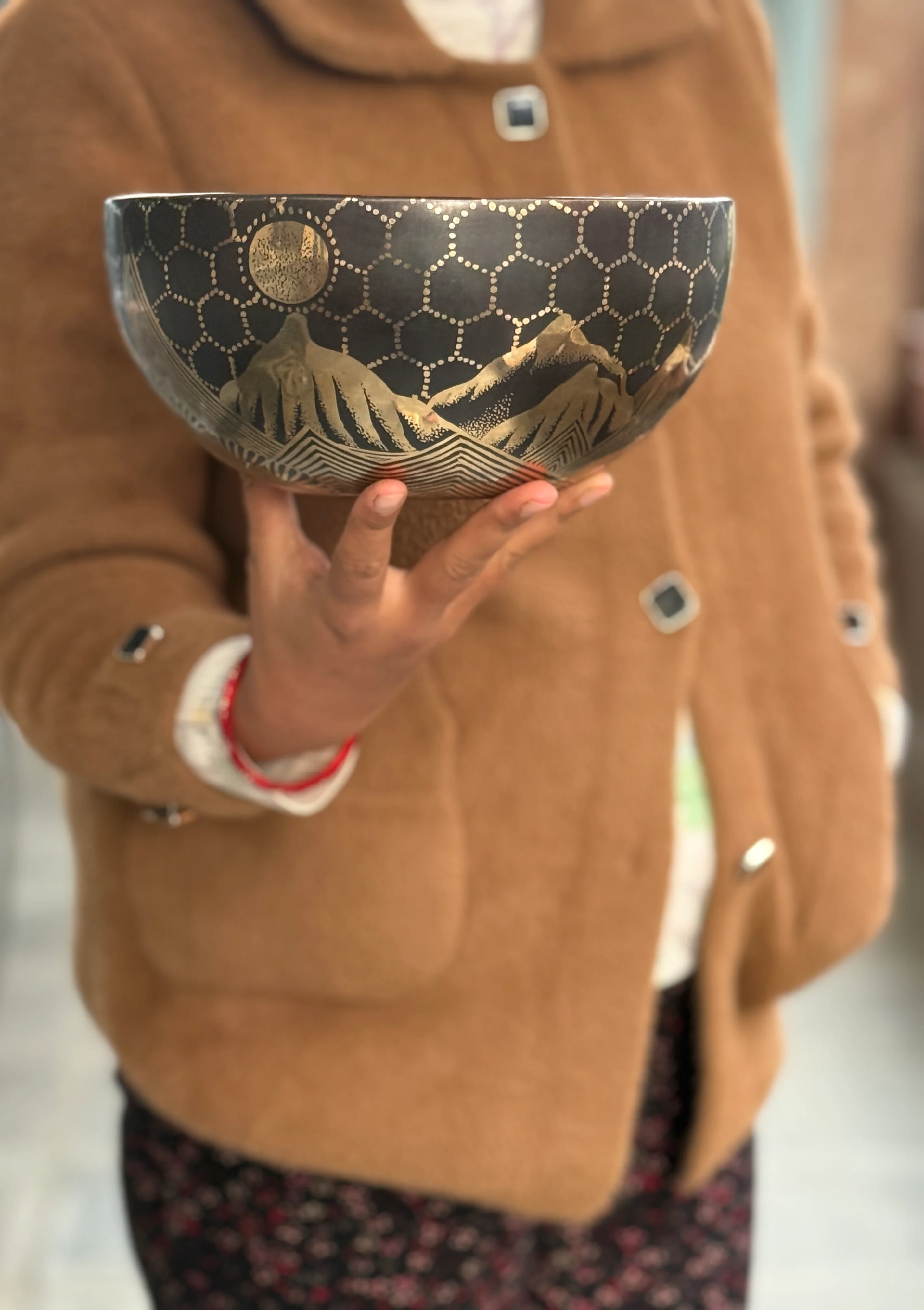 The Summit Bowl: 9 Inch Diameter Masterpiece Bowl - Image 3